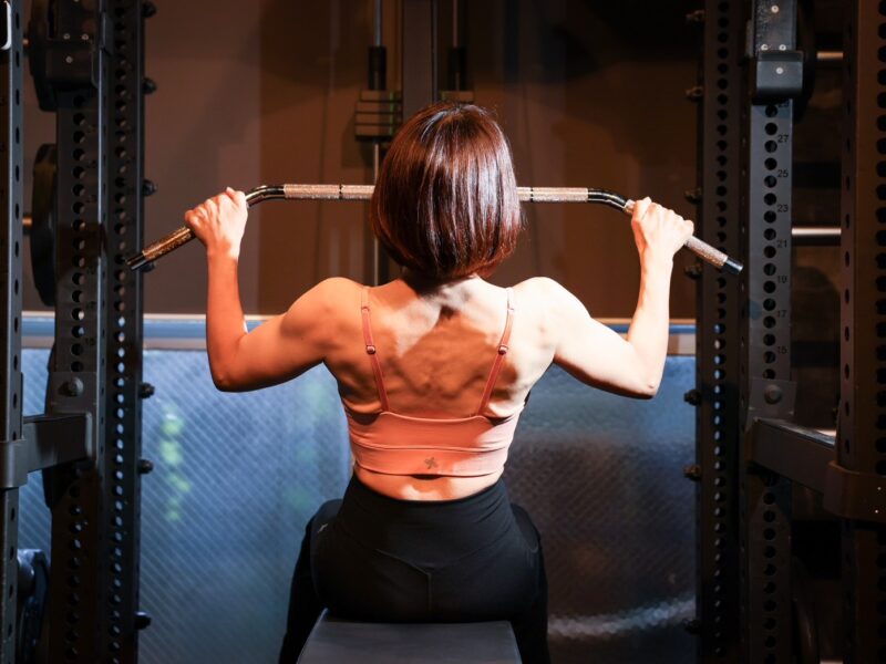 なで肩とイカリ型